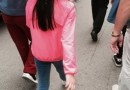 李嫣随李亚鹏游览佛教圣地 被赞身形像王菲(图)