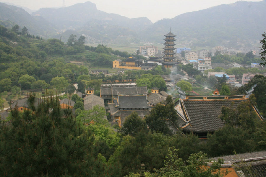 212138.jpg 2013年4月5日至12日仙岩寺禅七报道