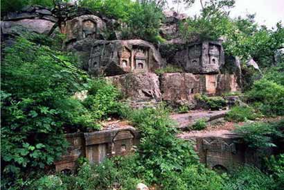 灵泉寺:石塔石碑石桥承载千年佛法