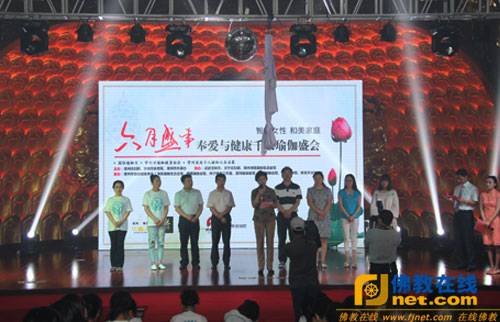江苏常州市武进区淹城宝林禅寺举行千人瑜伽盛会(图)