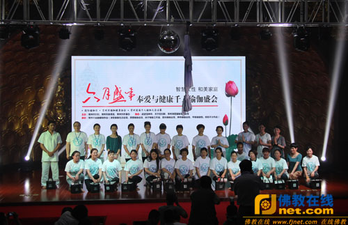 江苏常州市武进区淹城宝林禅寺举行千人瑜伽盛会(图)