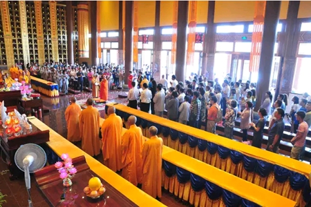 婚姻与信仰结合 山东烟台合卢寺为新人举行佛化婚礼