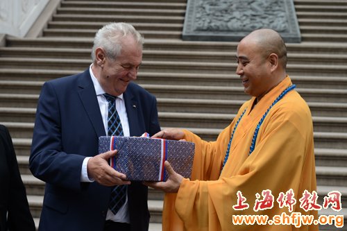 捷克总统泽曼参访上海静安寺 慧明法师热情接待